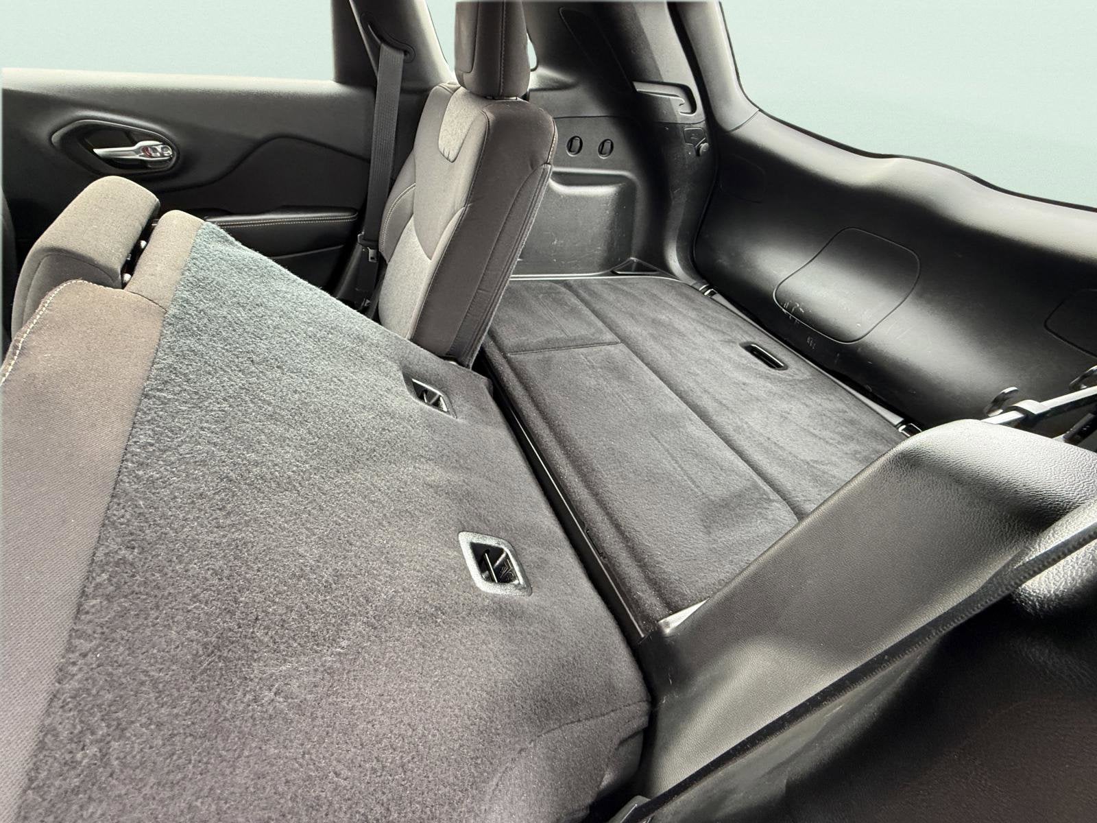 2017 Jeep Cherokee Sport