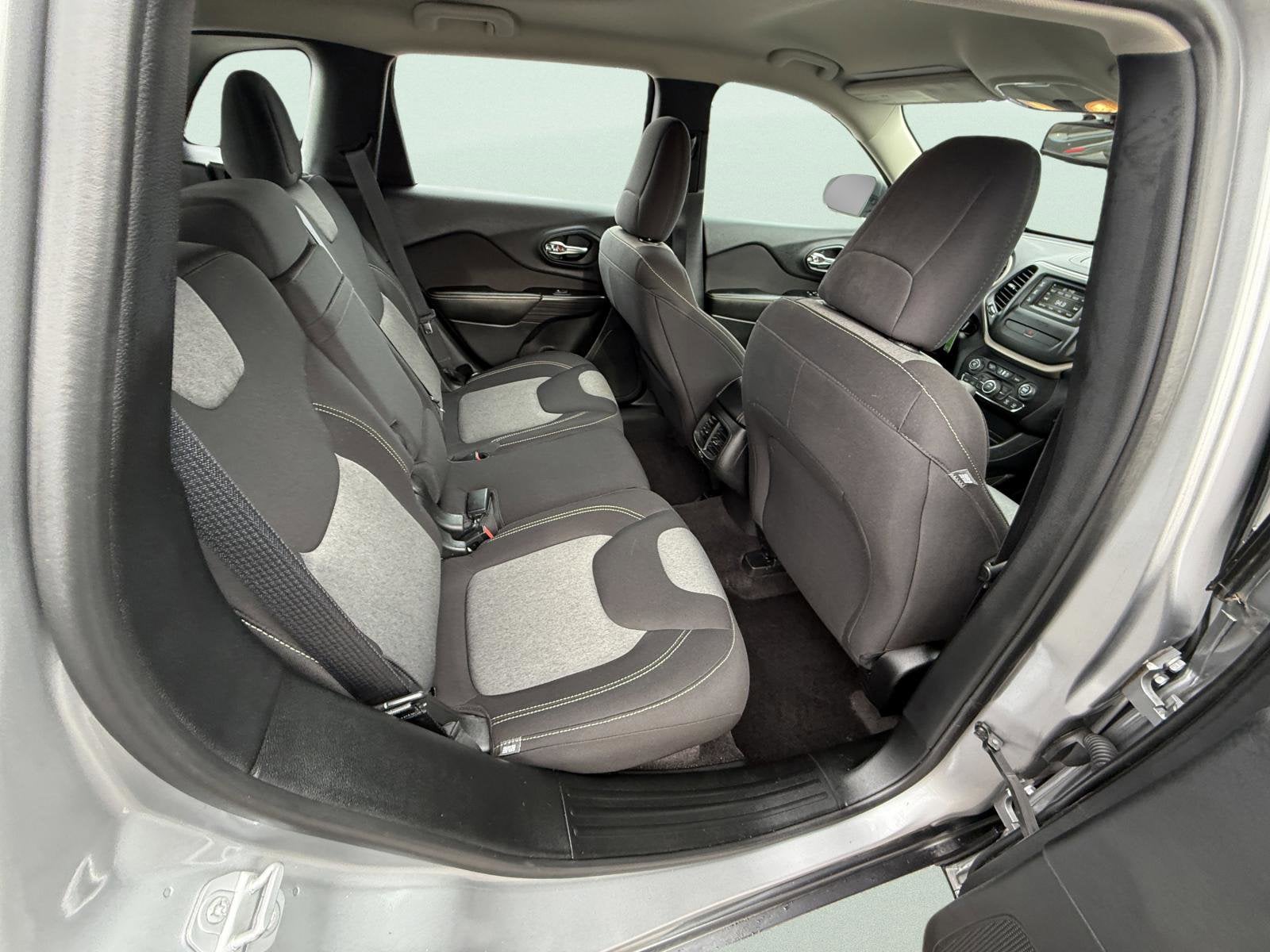 2017 Jeep Cherokee Sport