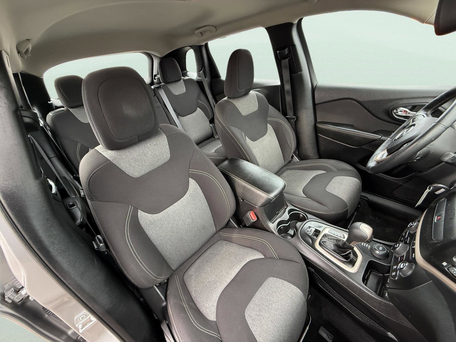 2017 Jeep Cherokee Sport