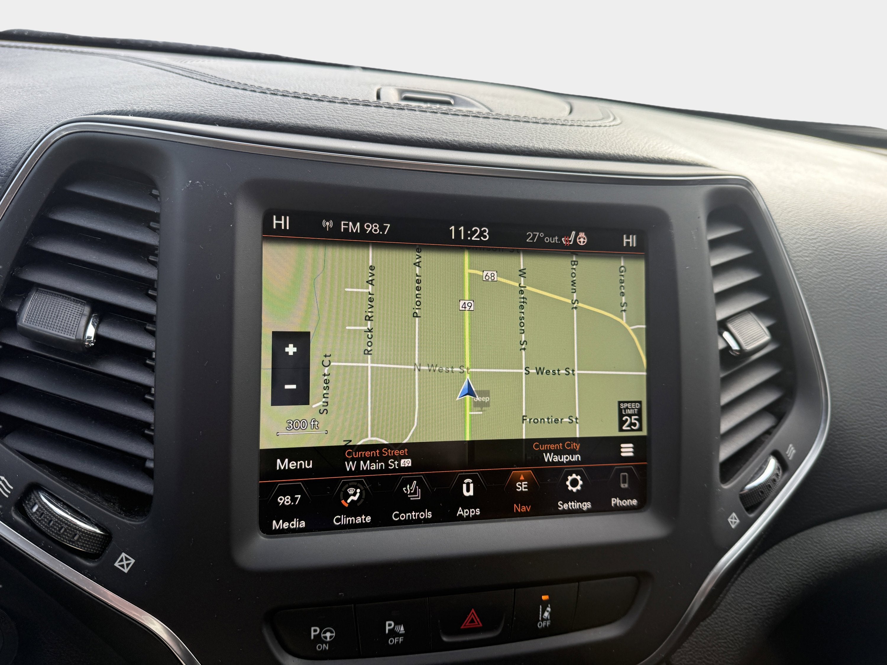 2023 Jeep Cherokee Altitude Lux