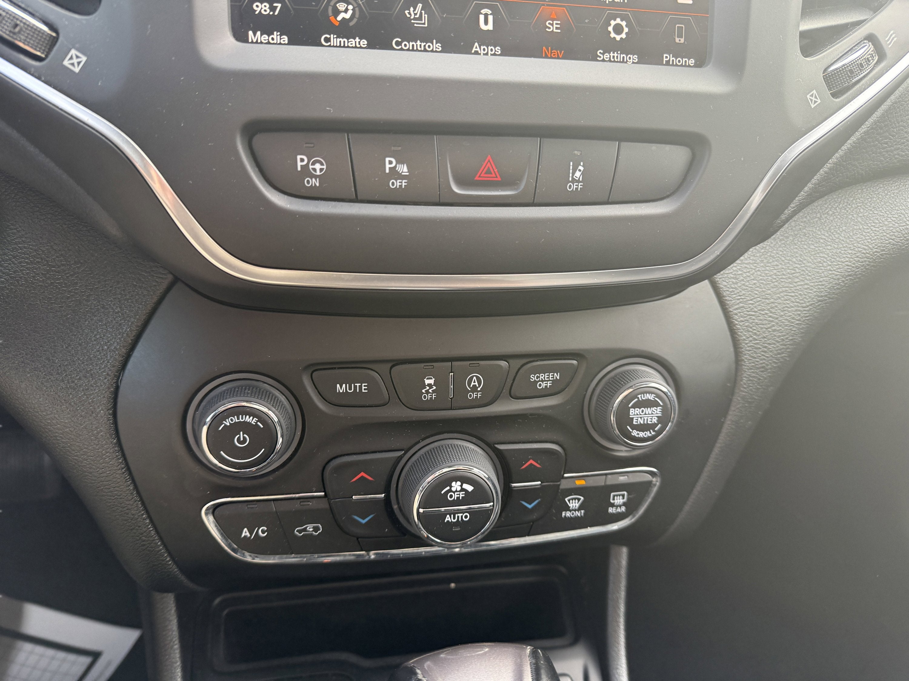 2023 Jeep Cherokee Altitude Lux