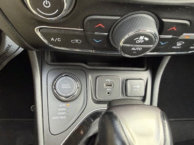 2023 Jeep Cherokee Altitude Lux