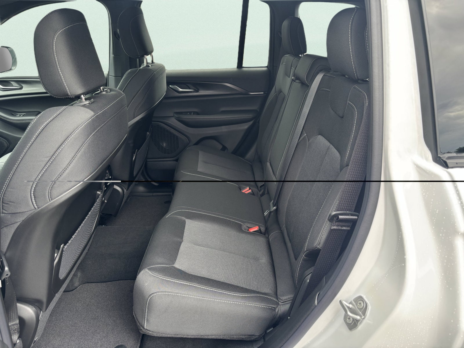 2027 Jeep Grand Cherokee Laredo X