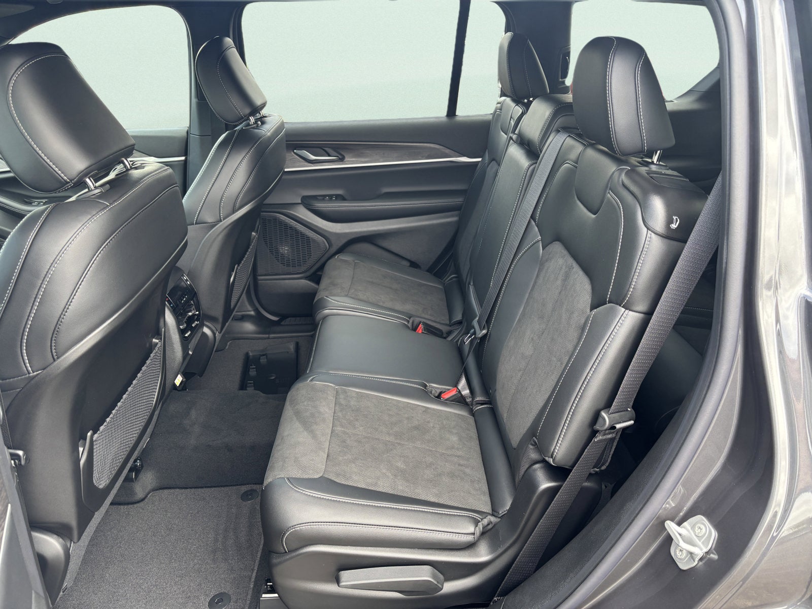 2026 Jeep Grand Cherokee L Laredo Altitude