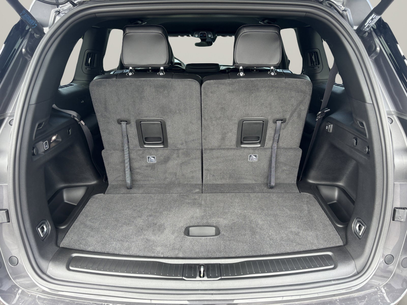 2026 Jeep Grand Cherokee L Laredo Altitude