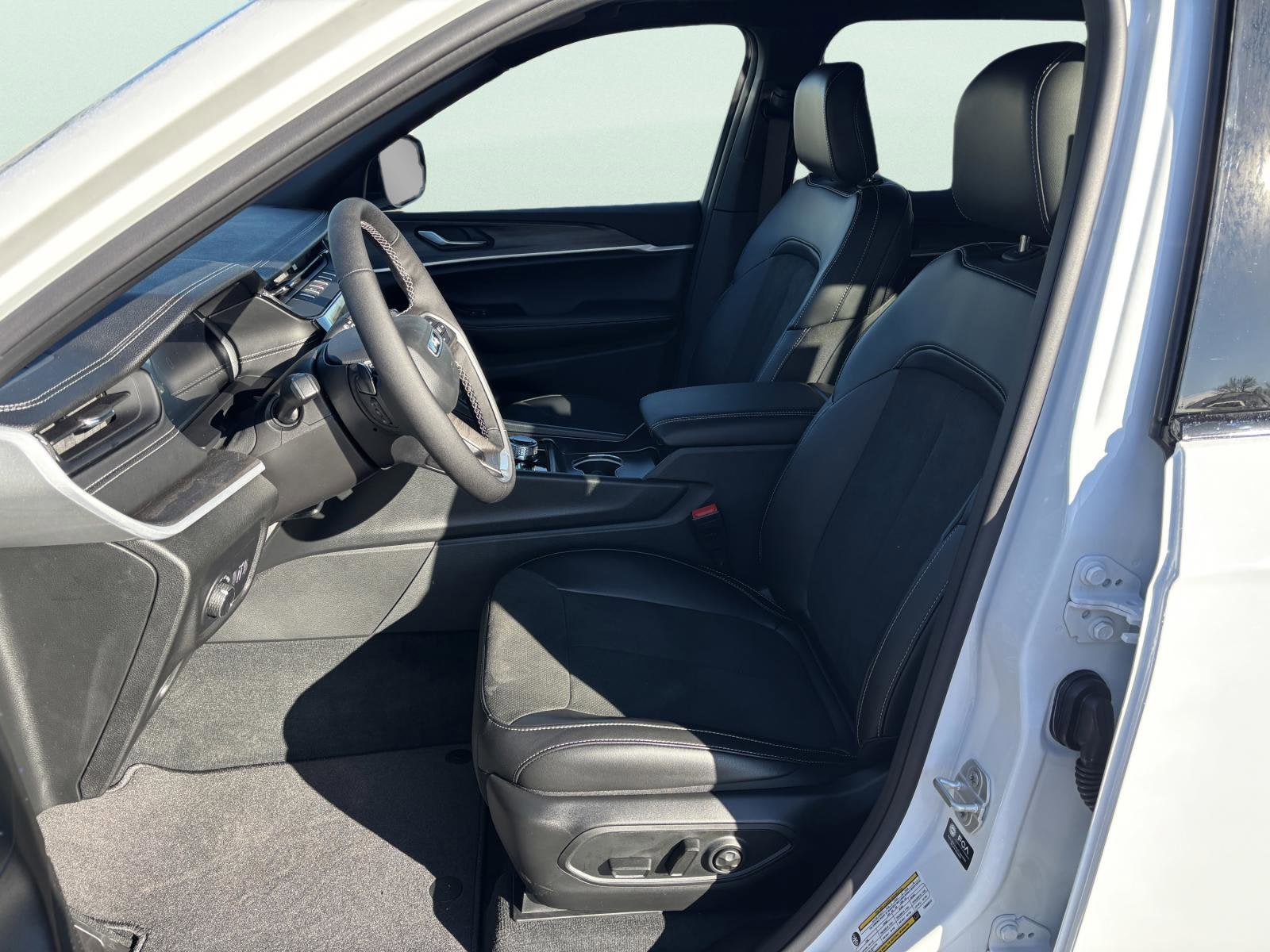 2026 Jeep Grand Cherokee L Laredo Altitude