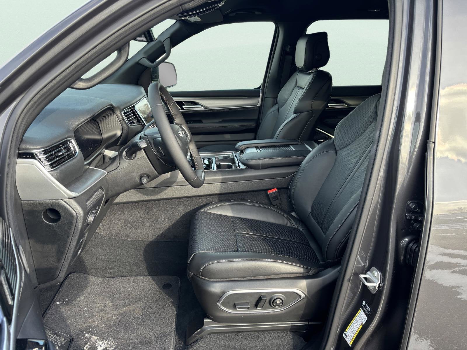 2026 Jeep Grand Wagoneer L WSJM76