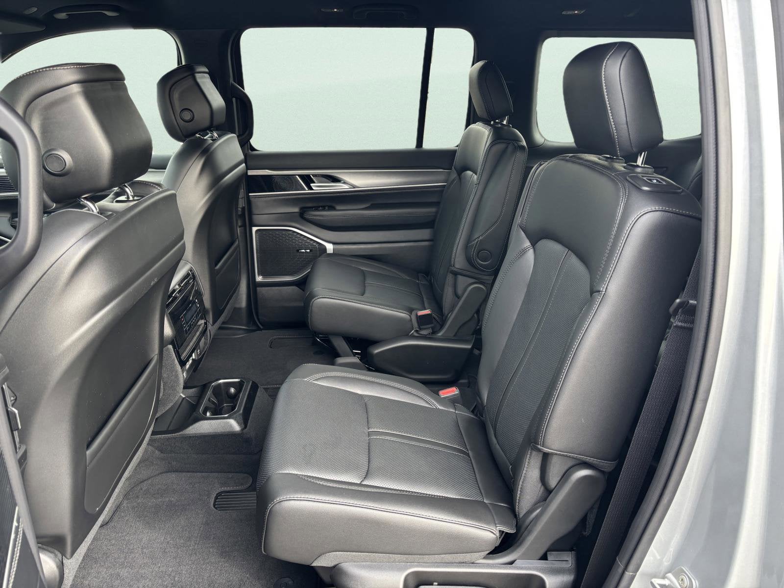 2026 Jeep Grand Wagoneer WSJM75