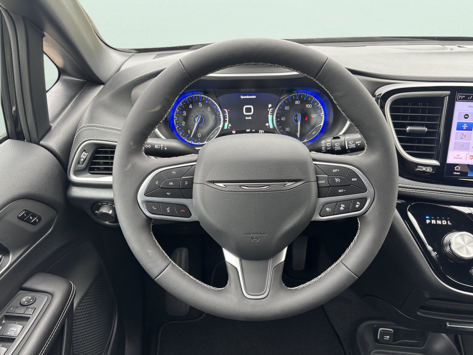2027 Chrysler Pacifica Select
